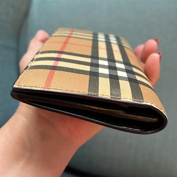 Burberry House Check Long Wallet Bifold EUC - Picture 9 of 11